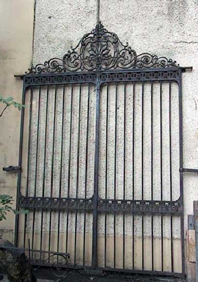 Door gates in cast iron and wrought iron.-0