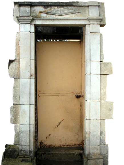 Stone_door_surround.jpg
