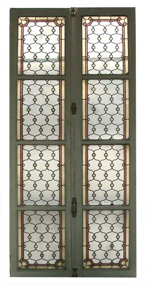 Stained_glass_window_with_geometrical_design.jpg