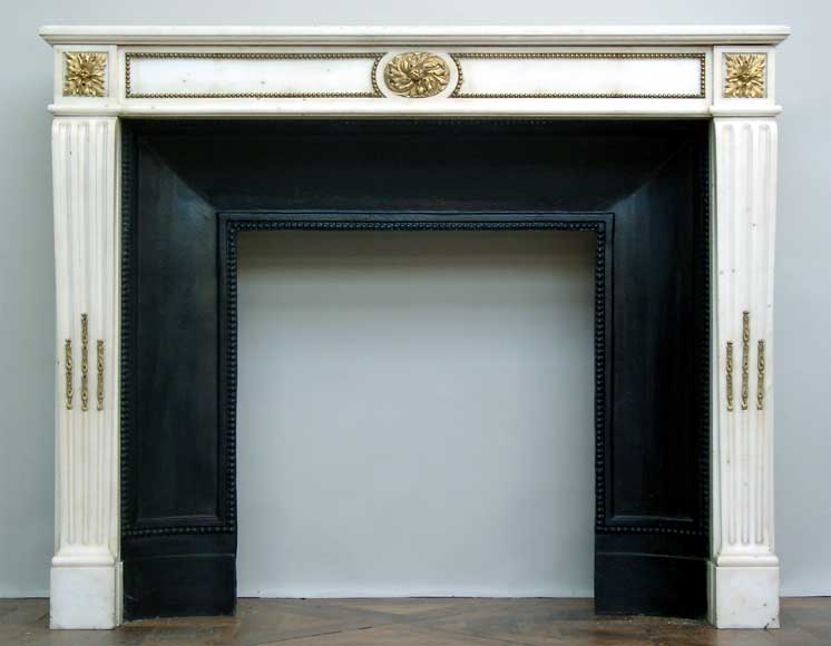 Louis_XVI_style_Carrara_marble_fireplace_mantel_with_bronze_inlays.jpg
