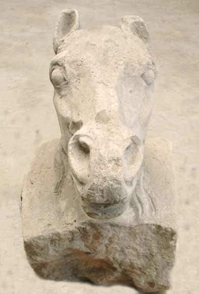 Horse_s_head_sculpted_in_limestone.jpg