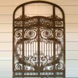 Monumental wrought-iron door. - Reference 0563&nbsp;Width&nbsp;9' 1'' ⅞&nbsp;Height&nbsp;13' 9'' ⅜