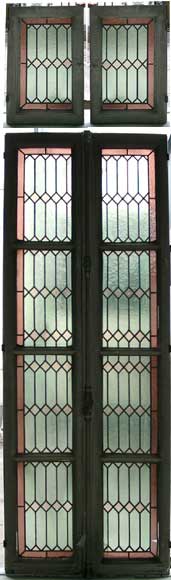 Double_window_in_colored_class.jpg