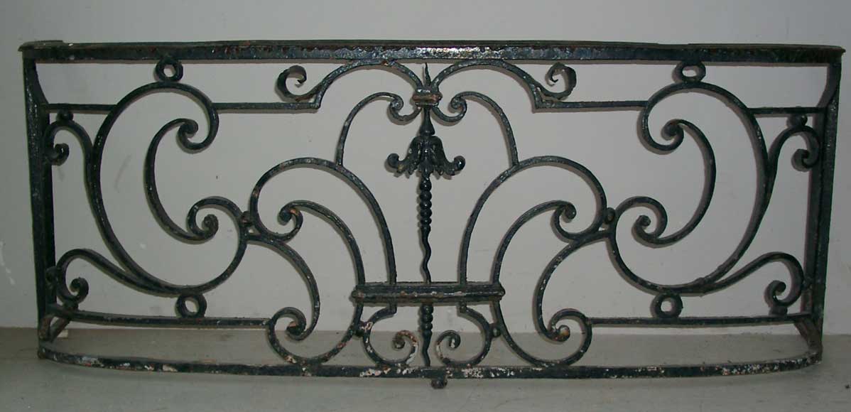 Iron_balcony_railing.jpg