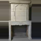 Stone mantel with a trumeau. - Reference 0788&nbsp;Width&nbsp;5' 2'' ⅝&nbsp;Height&nbsp;8' 6'' ¾
