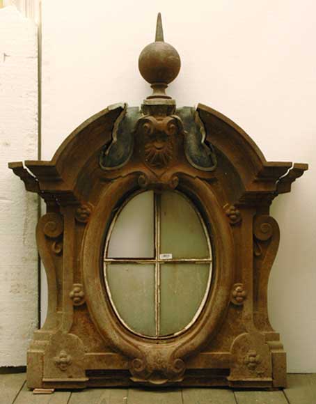 Pair_of_big_cast_iron_oeil_de_boeuf_with_finial_ball.jpg