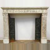 Cheminée en marbre - Réf.0913&nbsp;Largeur&nbsp;136cm&nbsp;Hauteur&nbsp;107cm