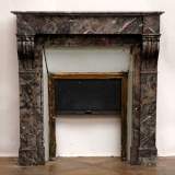Very narrow marble fireplace mantel. - Reference 0921&nbsp;Width&nbsp;3' 1'' &nbsp;Height&nbsp;3' 2'' ⅝