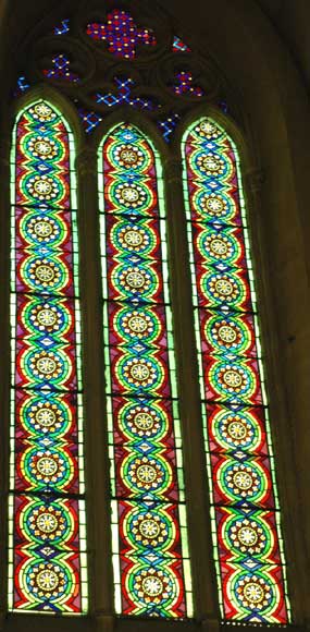 Stained_glass_windows_with_geometrical_designs_.jpg