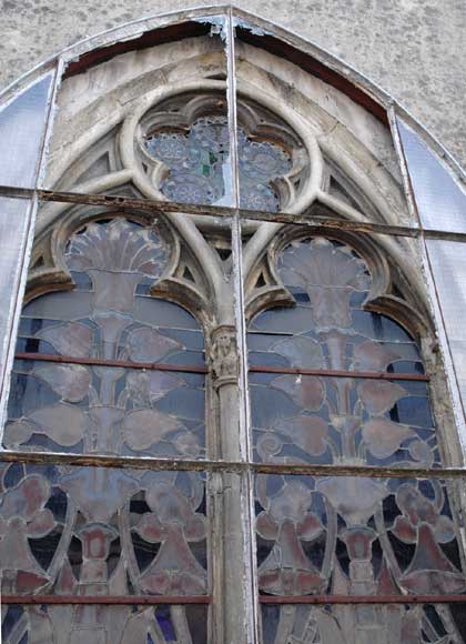 Stained glass windows with floral designs -3