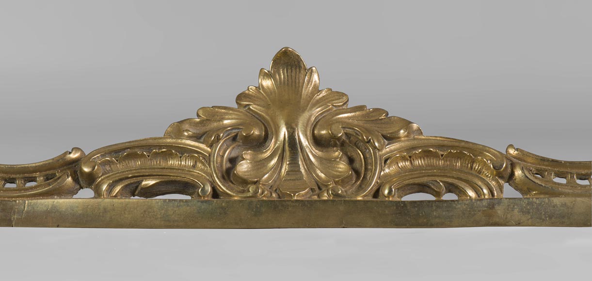 Beautiful Louis XV Style gilt bronze fire fender with children and foliages-2