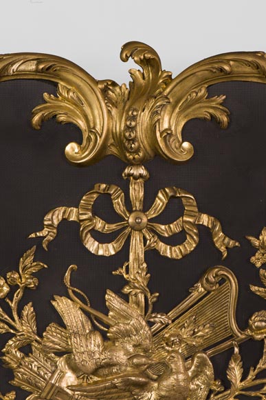 François LINKE (1855-1946) and BOUHON Frères - Gilt bronze firescreen adorned with espagnolettes and attributes of love