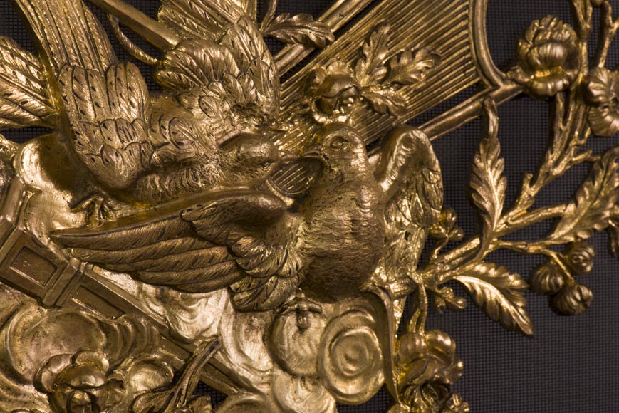 François LINKE (1855-1946) and BOUHON Frères - Gilt bronze firescreen adorned with espagnolettes and attributes of love