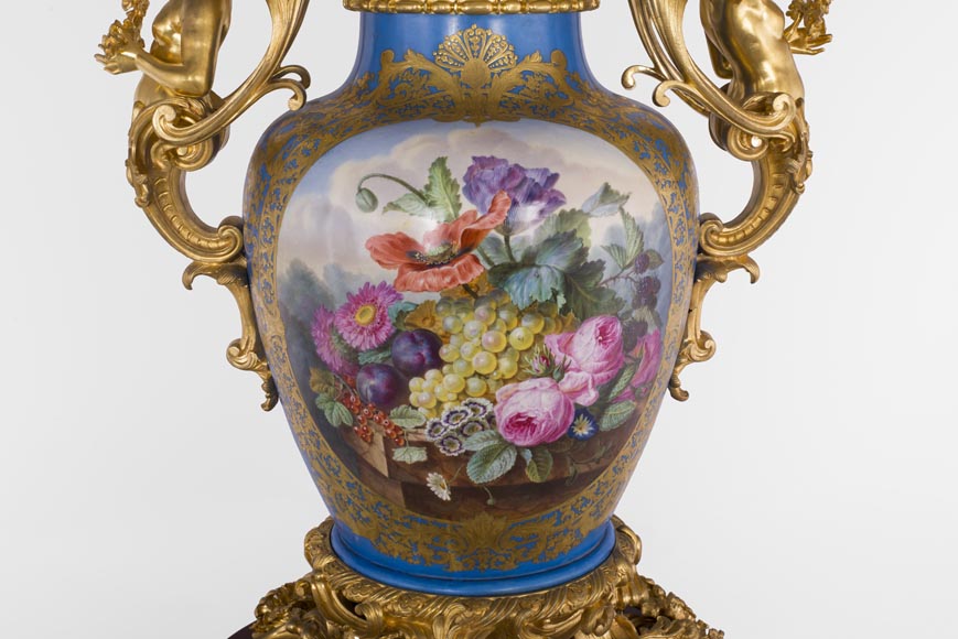 Napoleon III monumental vase in Porcelain of Paris with the Triumph of Venus mounted in gilt bronze with espagnolettes-8