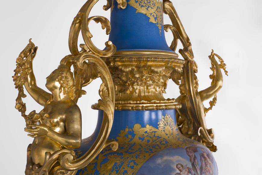 Napoleon III monumental vase in Porcelain of Paris with the Triumph of Venus mounted in gilt bronze with espagnolettes-17