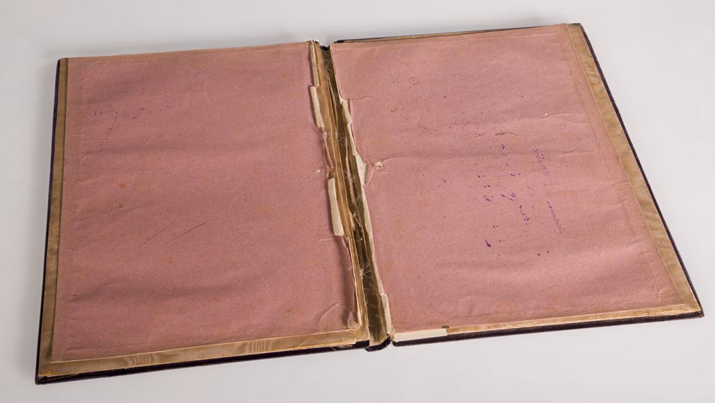 Julien-Nicolas RIVART (1802-1867) - Purple velvet Folder decorated of porcelain marquetry-1