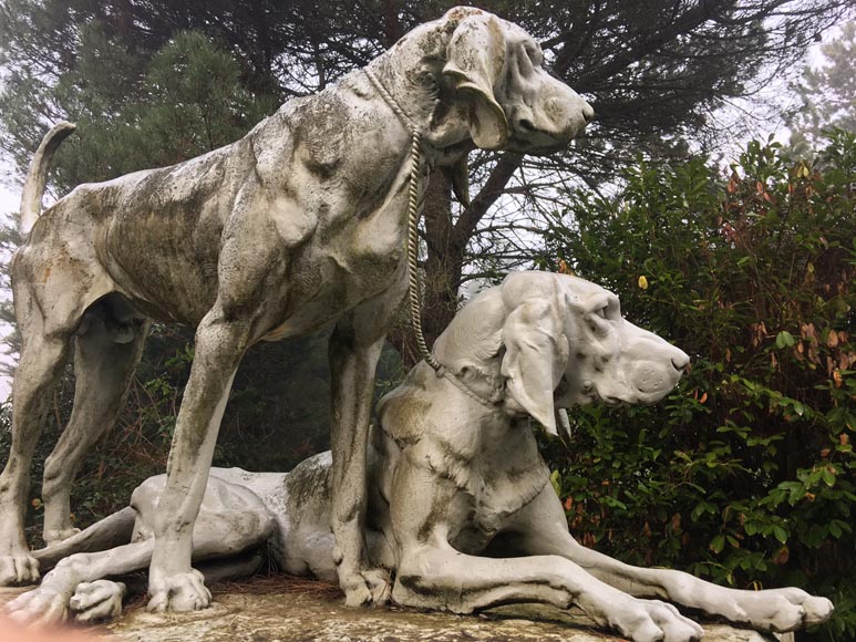 ""Hunting dogs"", exceptional antique cast iron statue signed by Camille Gaté, model from the 1889 World's Fair