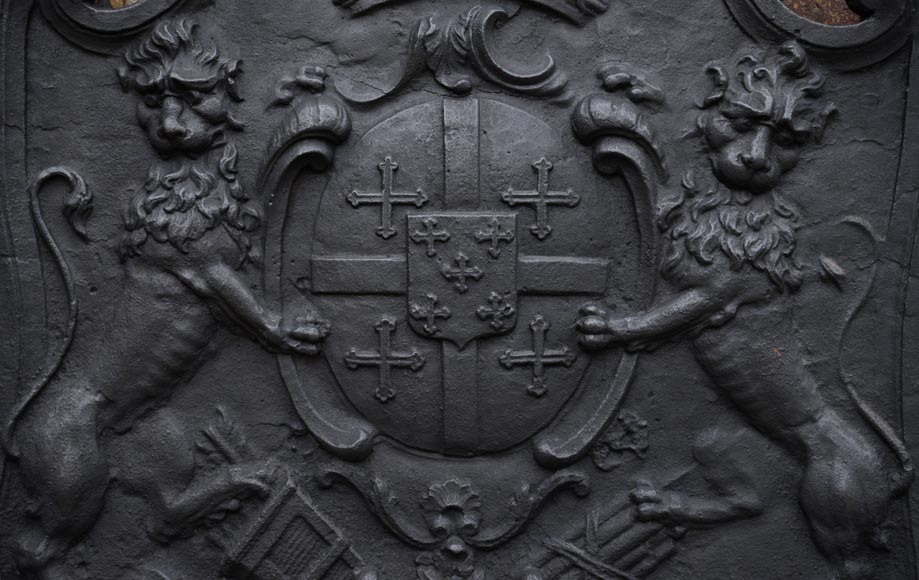 Beautiful antique cast iron fireback with the Cléron family coat of arms, 18th century-1