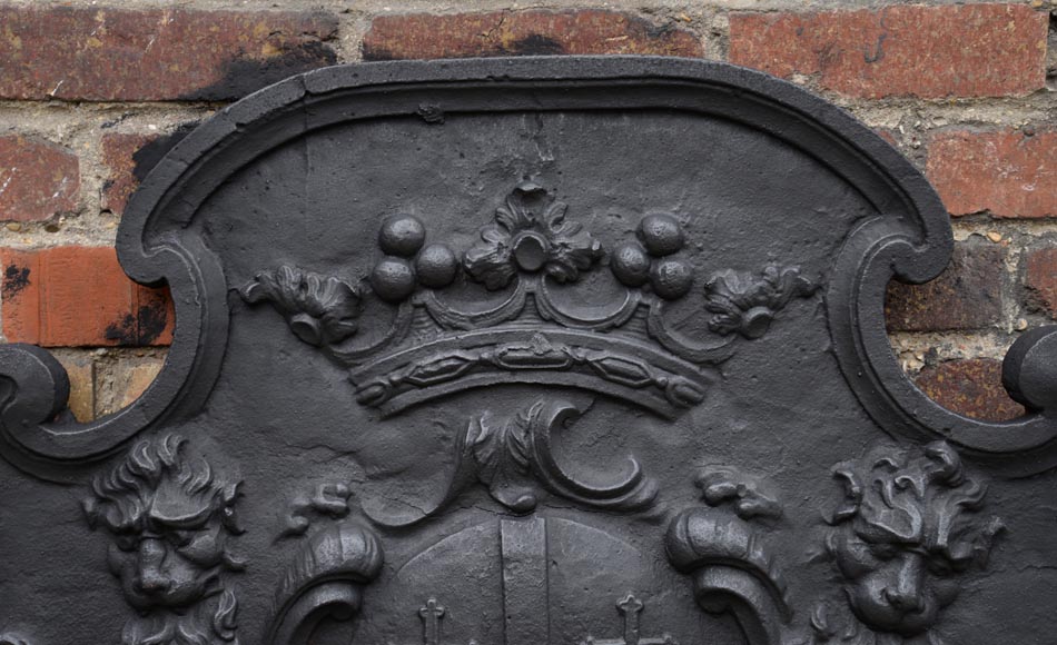 Beautiful antique cast iron fireback with the Cléron family coat of arms, 18th century-2