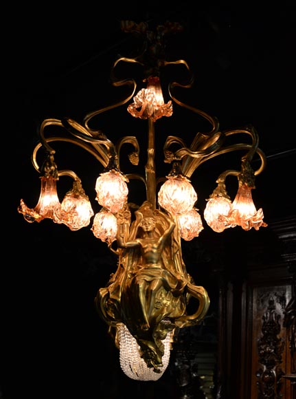 Beautiful antique Art Nouveau style chandelier in gilt bronze and molded glass with languid bodies and nine lights-2