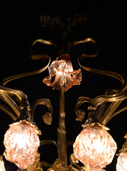 Beautiful antique Art Nouveau style chandelier in gilt bronze and molded glass with languid bodies and nine lights-10