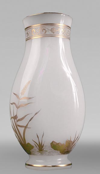 Baccarat, Pair of vases with wading birds, circa 1880-3