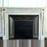 White marble fireplace mantel enhanced with bronze motifs - Reference 1118&nbsp;Width&nbsp;4' 9'' ½&nbsp;Height&nbsp;3' 7'' ¾