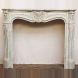 White marble fireplace mantel, Louis XV style - Reference 1119&nbsp;Width&nbsp;4' 5'' ⅛&nbsp;Height&nbsp;3' 6'' ½