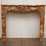 Breche marble mantel with central shell motif - Reference 1128&nbsp;Width&nbsp;4' 3'' ⅝&nbsp;Height&nbsp;3' 6'' ½