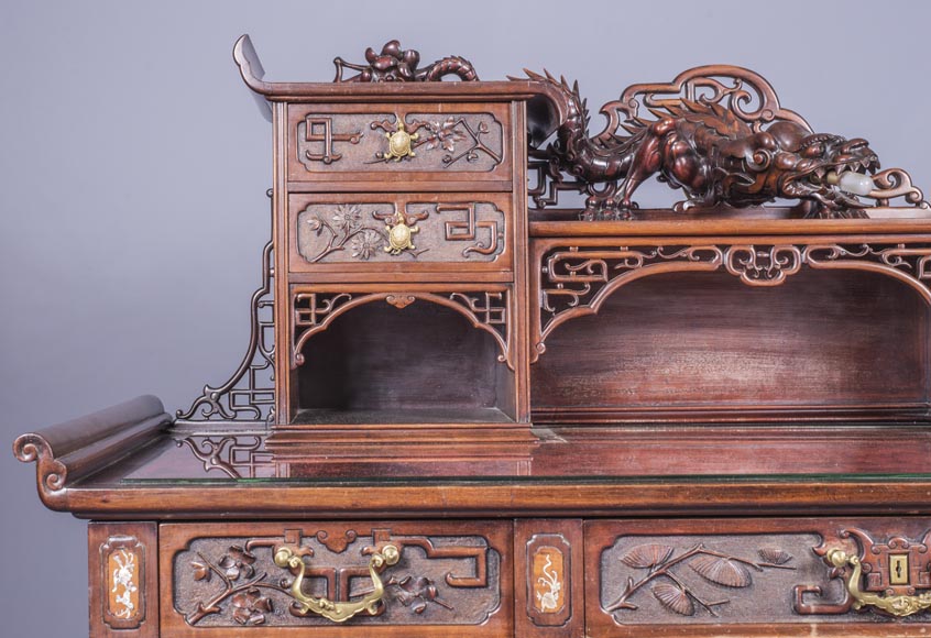Important japanese style pedestal desk with dragons decoration-4