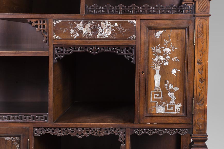Shelves cabinet of Far Eastern inspiration, decorated with floral vases in mother-of-pearl and ivory-7