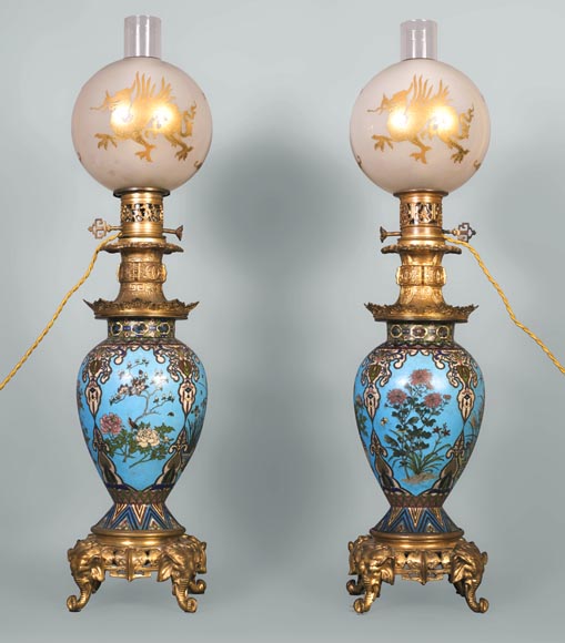 A pair of Japanese style lamps with elephant heads-0