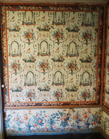 A beautiful set of polychrome wallpaper from a room-1