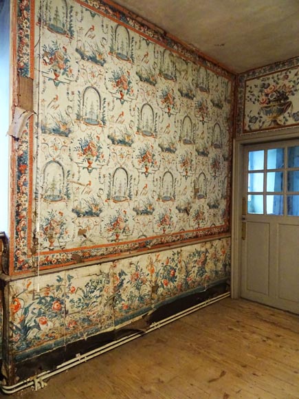 A beautiful set of polychrome wallpaper from a room-3