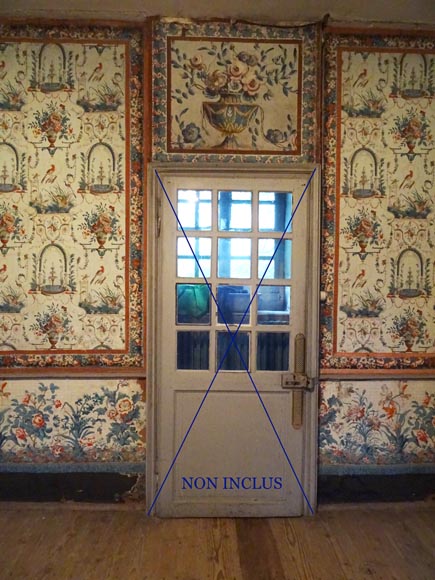 A beautiful set of polychrome wallpaper from a room-4