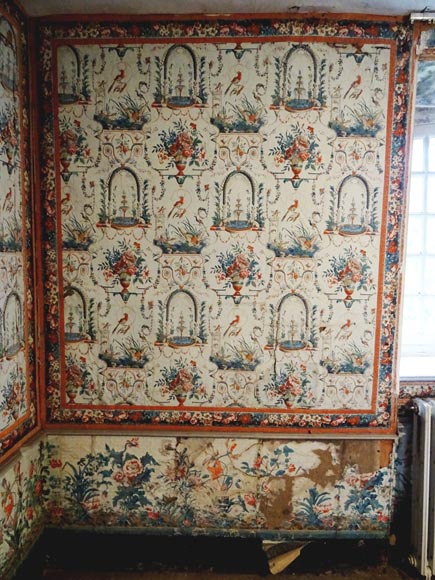 A beautiful set of polychrome wallpaper from a room-8