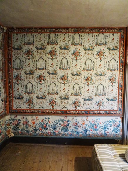 A beautiful set of polychrome wallpaper from a room-12