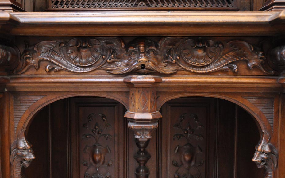 Large Neo-Renaissance style buffet in carved walnut with Louis XII and Francis I of France emblems-7