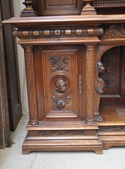Large Neo-Renaissance style buffet in carved walnut with Louis XII and Francis I of France emblems-9