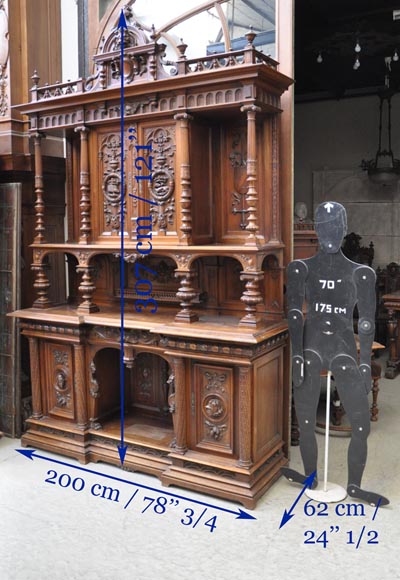 Large Neo-Renaissance style buffet in carved walnut with Louis XII and Francis I of France emblems-12
