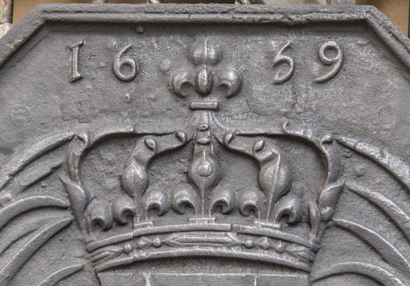 Cast iron fireback with the French coat of arms-1
