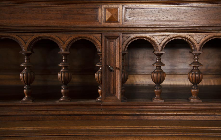 Neo-Renaissance style cupboard in walnut carved with portraits in medallions-4