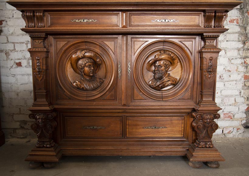 Neo-Renaissance style cupboard in walnut carved with portraits in medallions-5