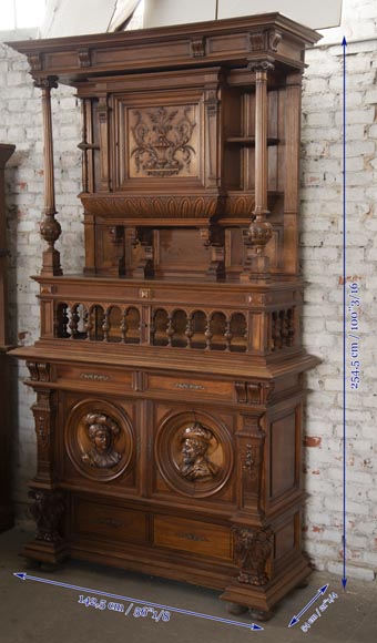 Neo-Renaissance style cupboard in walnut carved with portraits in medallions-9
