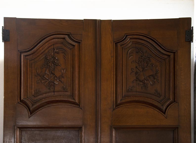 Double door in carved oak decorated with military trophies-1