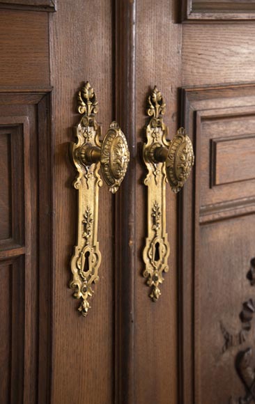 Double door in carved oak decorated with military trophies-7