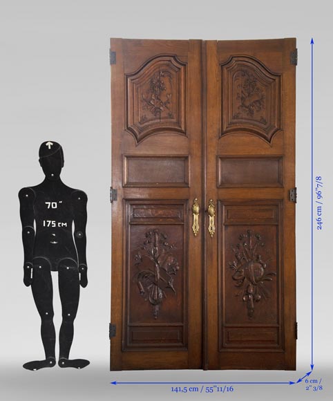 Double door in carved oak decorated with military trophies-9