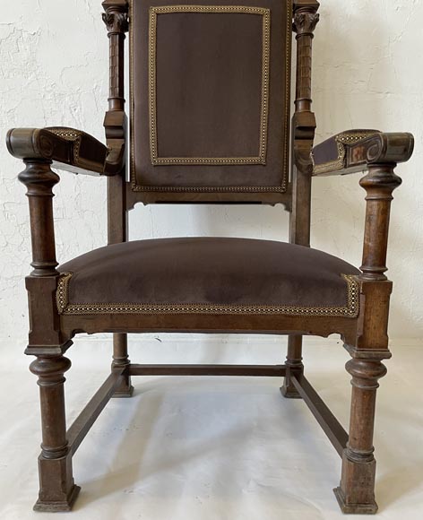 Pair of Neo-Gothic walnut chairs, 19th century-3
