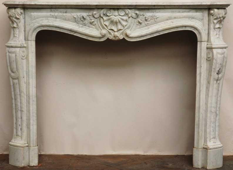 Louis_XV_style_mantel_in_white_Carrara_marble_with_three_shells.jpg