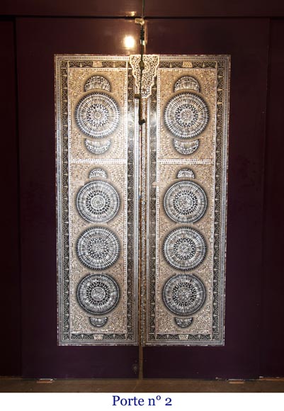 Pair of lacquered sliding double doors with mother-of-pearl decor-9